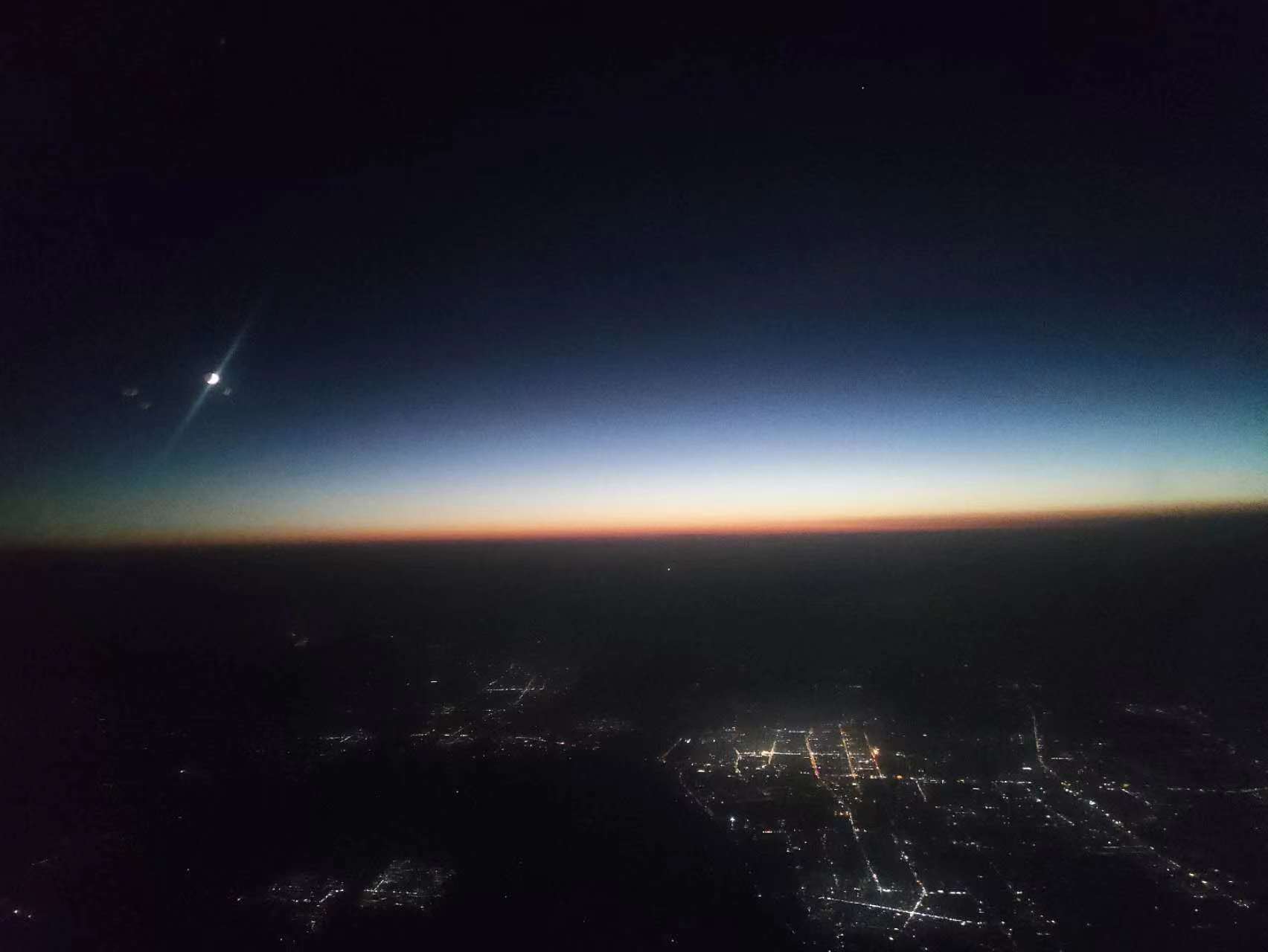 十一假期前回家，北京上空的落日